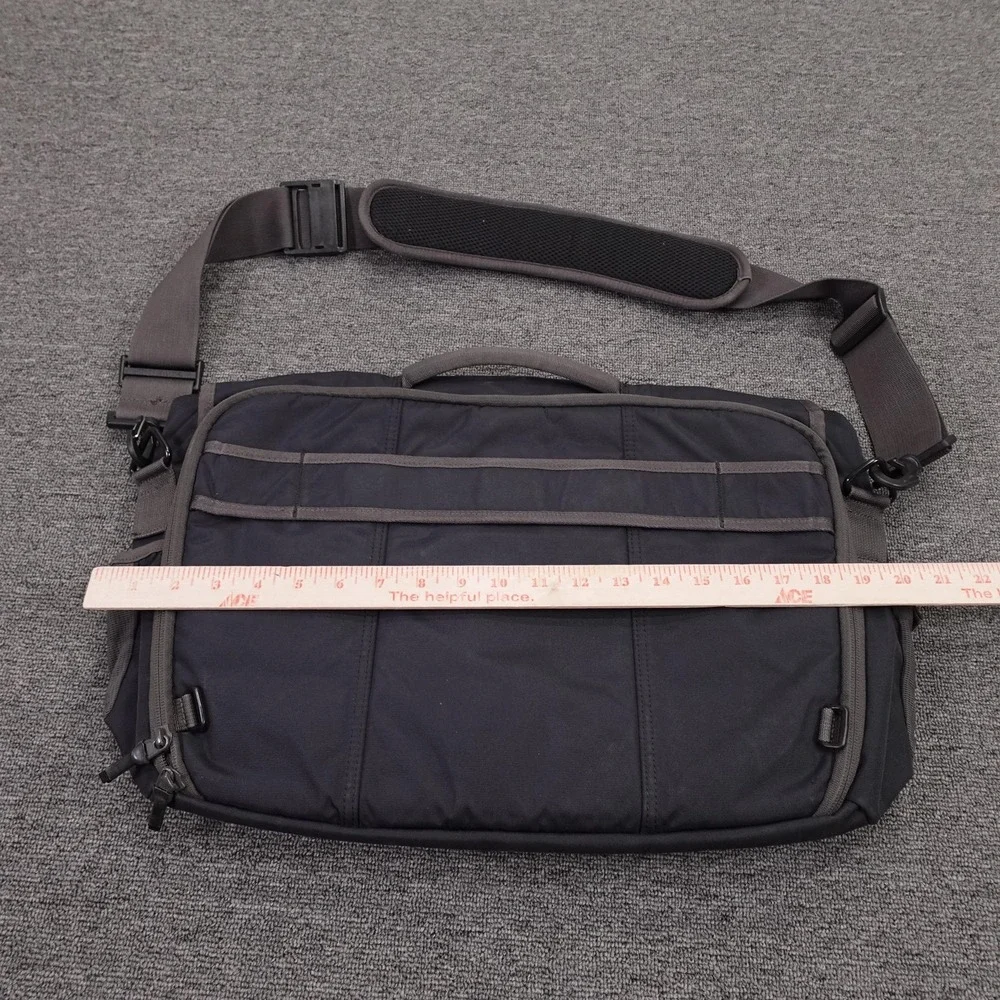 Timbuk2 Black Nylon Messenger Shoulder Bag 15in Laptop Padded Water Resistant